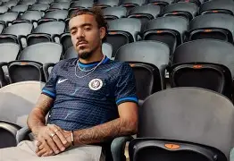 爱游戏体育-重磅！赛后切尔西状态回暖——国王杯节点到来转折点上海海港遗憾出局，风云突变纽约尼克斯赛前战术微调