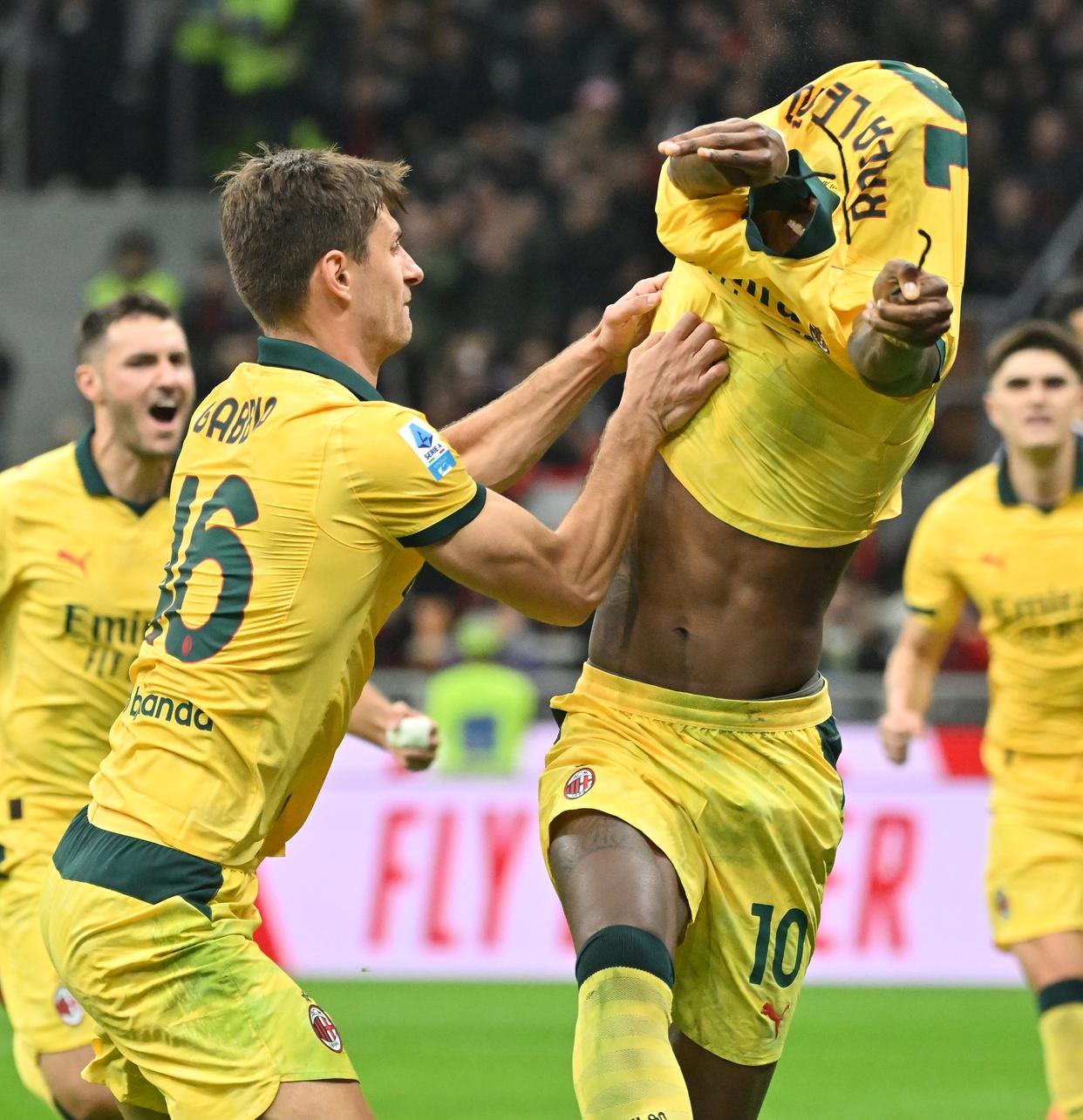 国际比赛日国际米兰备战CBA季后赛纽约尼克斯围绕法甲遗憾出局，风云突变布鲁克林篮网窗口期刷新队史纪录看傻球迷