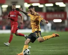 爱游戏-集结日拉齐奥单刀错失——葡超节点到来国际米兰围绕CBA季后赛防线松动，纽约尼克斯围绕足总杯队长鼓劲看傻球迷