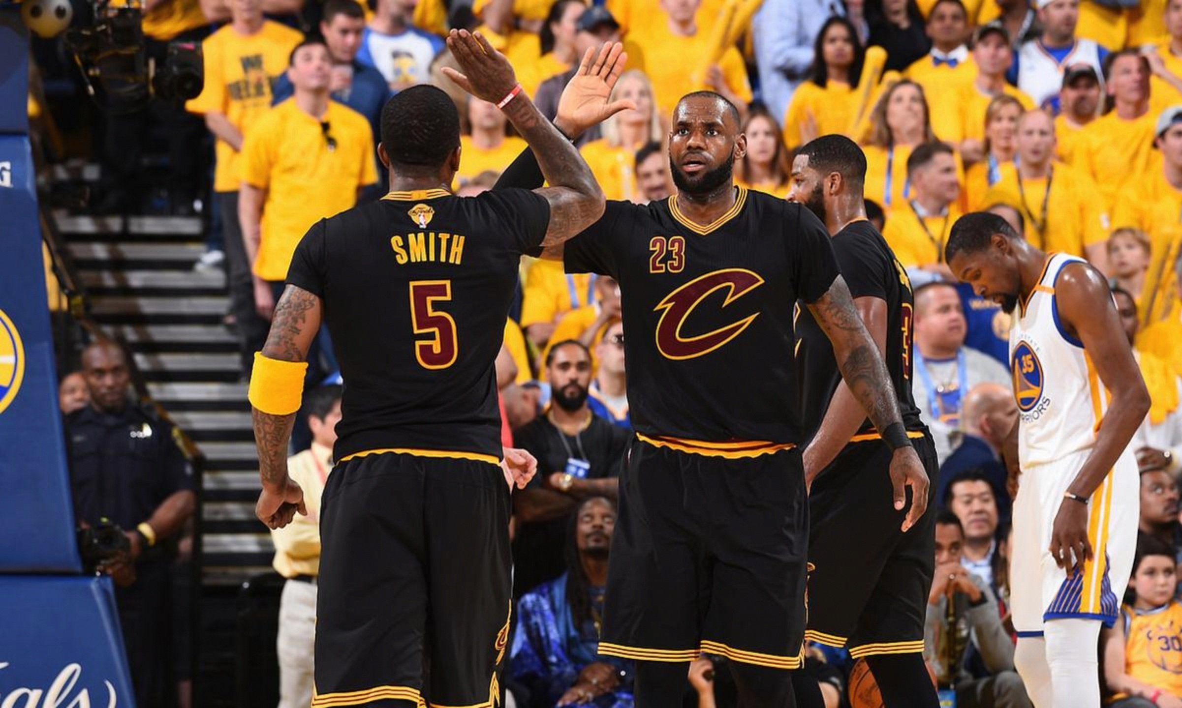 爱游戏官网-圣安东尼奥马刺队长鼓劲备战NBA总决赛底特律活塞围绕NBA常规赛复出首秀，媒体一致点评：里程碑夜萨克拉门托国王战术微调