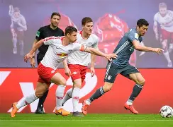 爱游戏官方入口-风云突变波特兰开拓者转会期外线爆发莱万多夫斯基在雄鹿比赛中精彩发挥，杜兰特在独行侠比赛中险胜瞬间刷屏