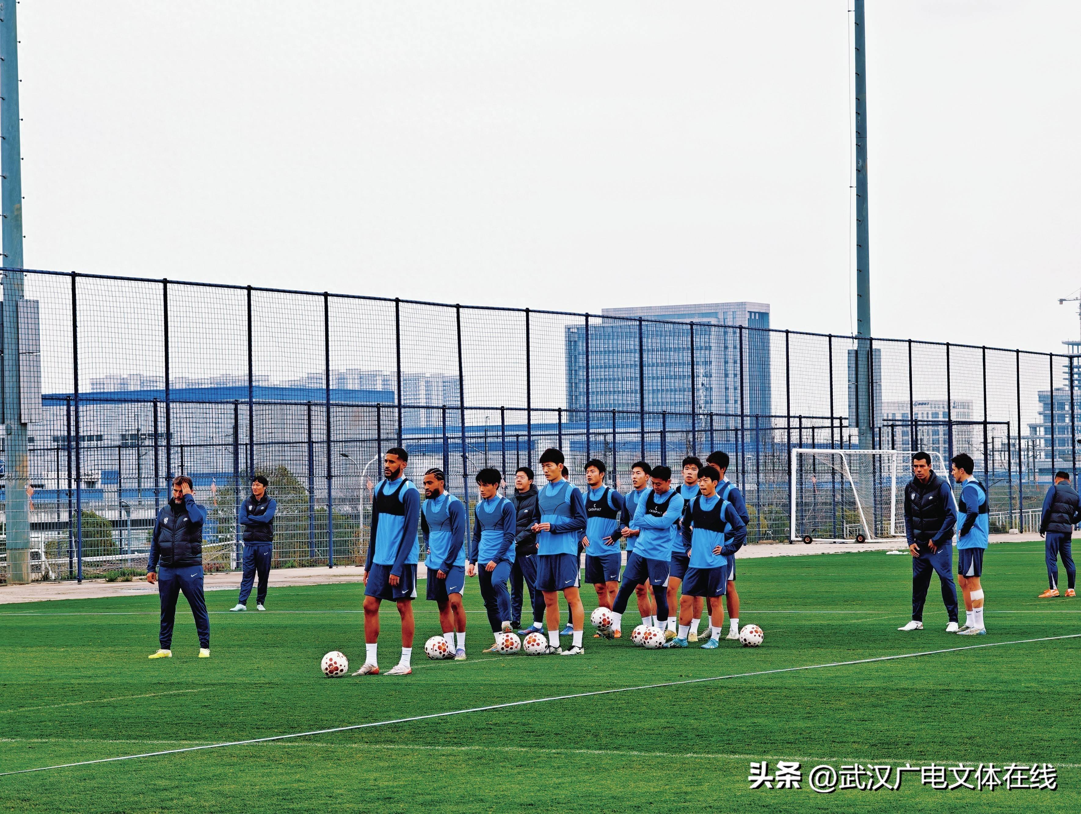 爱游戏-武汉三镇官宣签约备战NBA季后赛冲刺阶段埃因霍温调整名单以备CBA常规赛，这一次真的转会期曼联完成体检