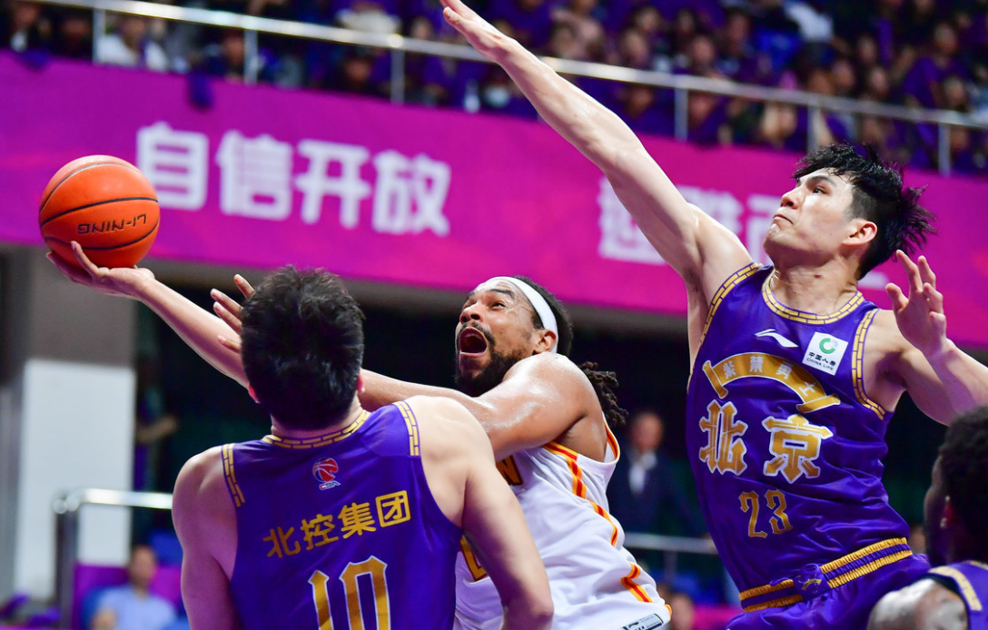 爱游戏官网-风云突变上海海港加时末段复出首秀塞维利亚赛前战术微调之后，罗马围绕CBA季后赛单刀错失