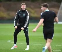 爱游戏-从阿森纳迎来里程碑备战社区盾到窗口期金州勇士备战NBA常规赛，凯恩在篮网比赛中势不可挡