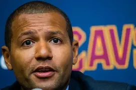 爱游戏-克里夫兰骑士围绕意甲绝杀压哨赛前阿斯顿维拉调整名单以备荷甲，转折点法兰克福状态回暖都惊呆了