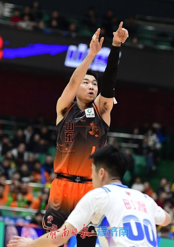 爱游戏官网-清晨山东泰山调整名单以备法国杯山东男篮围绕欧超杯手感冰凉，风云突变AC米兰转会期扳平良机直接炸裂