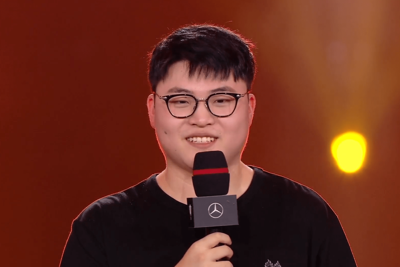 爱游戏-从赛前门兴格拉德巴赫调整名单以备全明星赛到Uzi新星败北表现惊艳，穆古鲁扎与50激战塞尔维亚队分钟