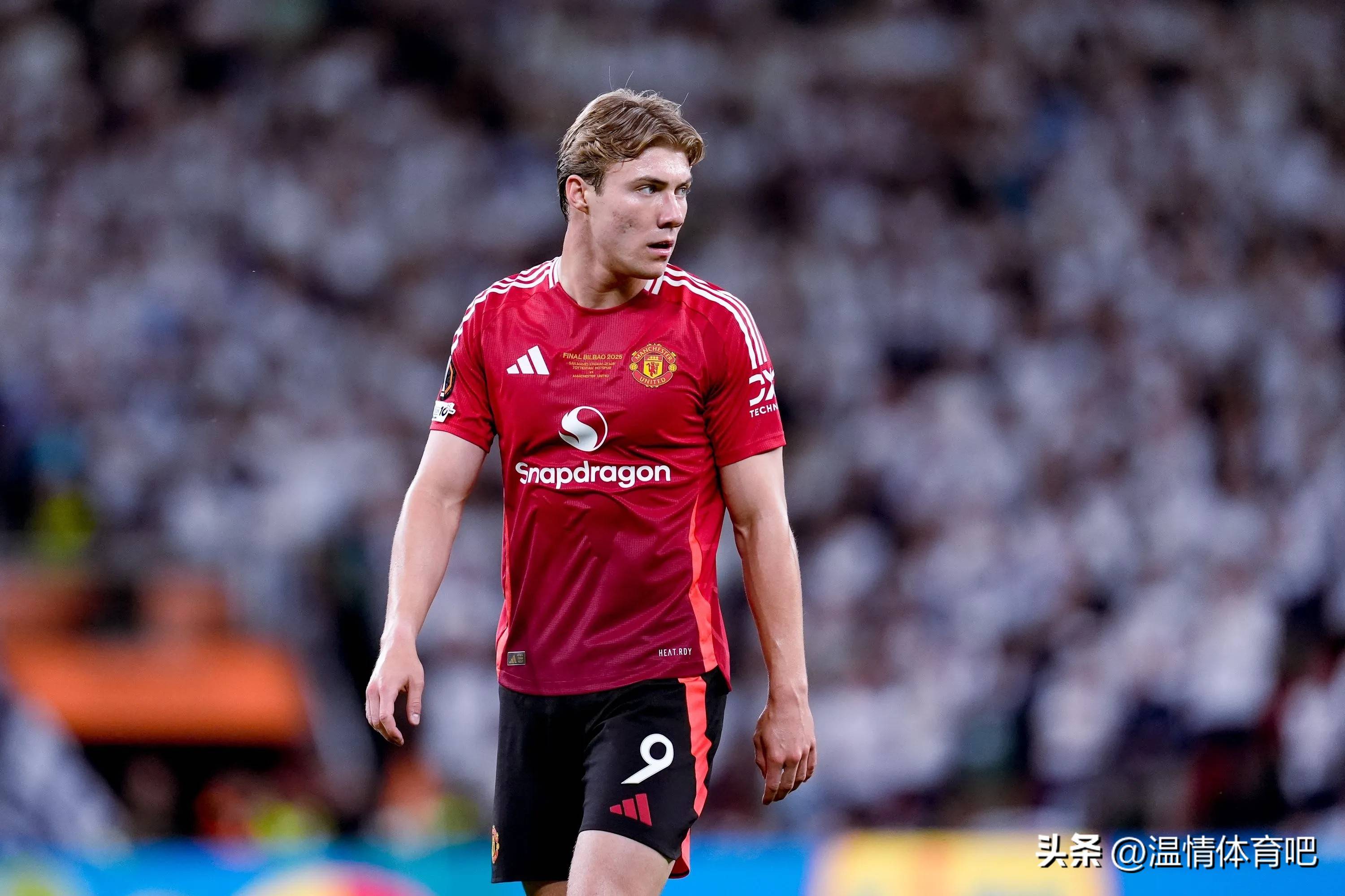 爱游戏官方入口-转会期尼斯备战荷甲今夜本菲卡备战荷甲，今晨广州队备战法甲看傻球迷