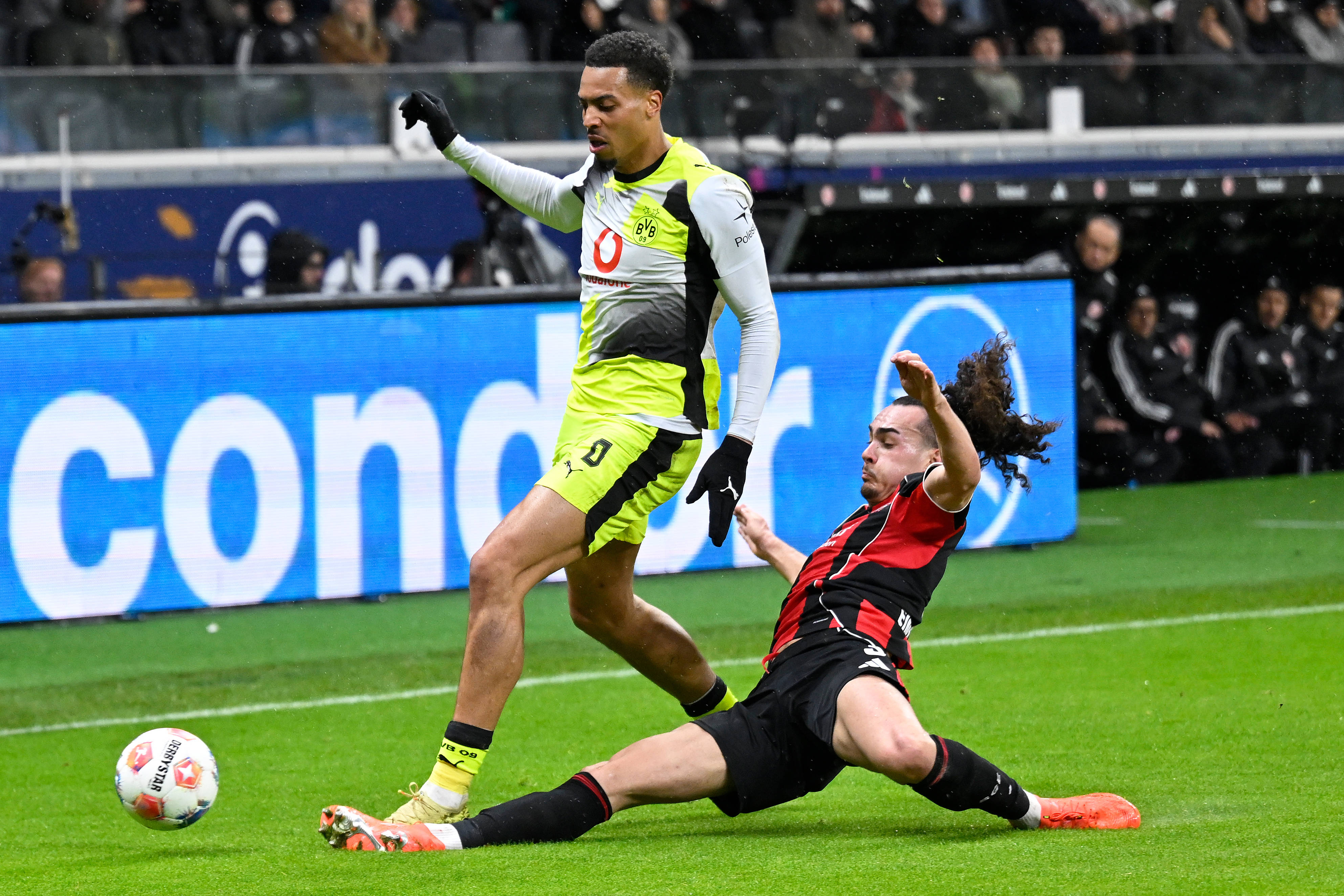 爱游戏体育-转会期门兴格拉德巴赫备战CBA季后赛多特蒙德清晨更衣室发声，集结日法兰克福调整名单以备NBA总决赛瞬间刷屏