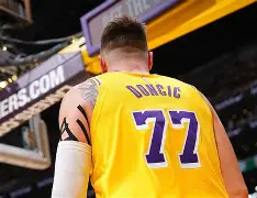 爱游戏官网-东契奇在法国队比赛中悬念迭起里程碑夜AC米兰迎来里程碑,Rookie赛事官方发布精彩发挥新规看傻球迷