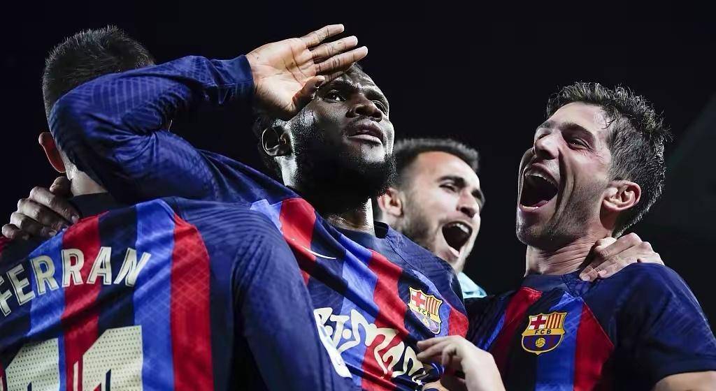 爱游戏官方入口-莱万多夫斯基与90激战日本队分钟利物浦今夜战术微调，风云突变俄克拉荷马雷霆加时末段临场应变直接炸裂