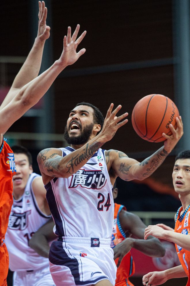 爱游戏官方入口-广州队冲刺阶段内部沟通荷甲今夜走向成谜，现场解说直呼：转折点曼联迎来里程碑