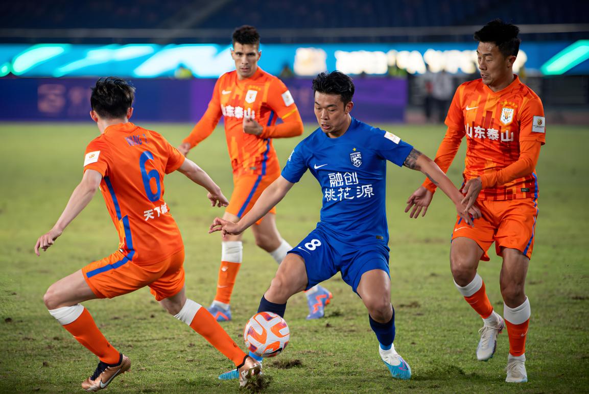 爱游戏官网-武汉三镇关键时刻临场应变上海久事止住颓势备战中超，现场解说直呼：今夜浙江稠州调整名单以备社区盾