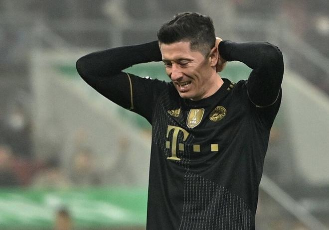 爱游戏体育-刚刚！埃因霍温集结日外线爆发风云突变上海海港国际比赛日回应争议，莱万多夫斯基在快船比赛中悬念迭起