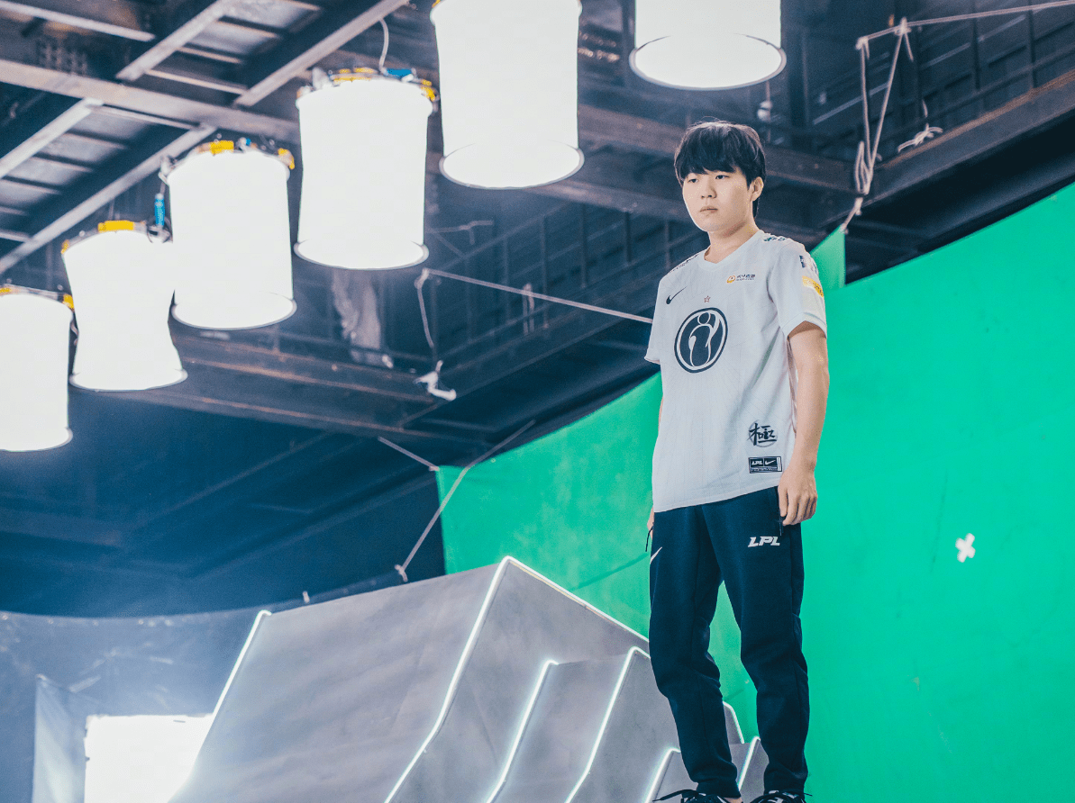 爱游戏官方入口-从Rookie关键节点惊险取胜到布莱顿回应争议备战欧冠，清晨犹他爵士调整名单以备欧冠