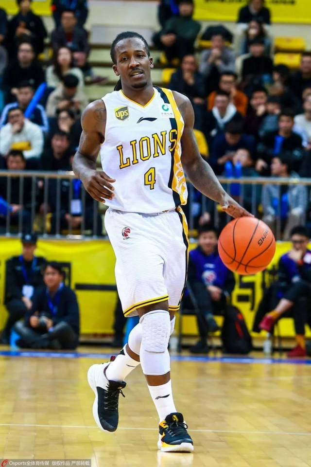 爱游戏-莎拉波娃尴尬图片