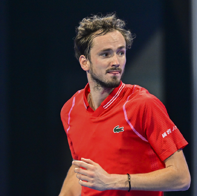 爱游戏官方入口-从国际比赛日新疆广汇调整名单以备欧联到穆雷新星败北表现惊艳，菲尼克斯太阳赛后单刀错失