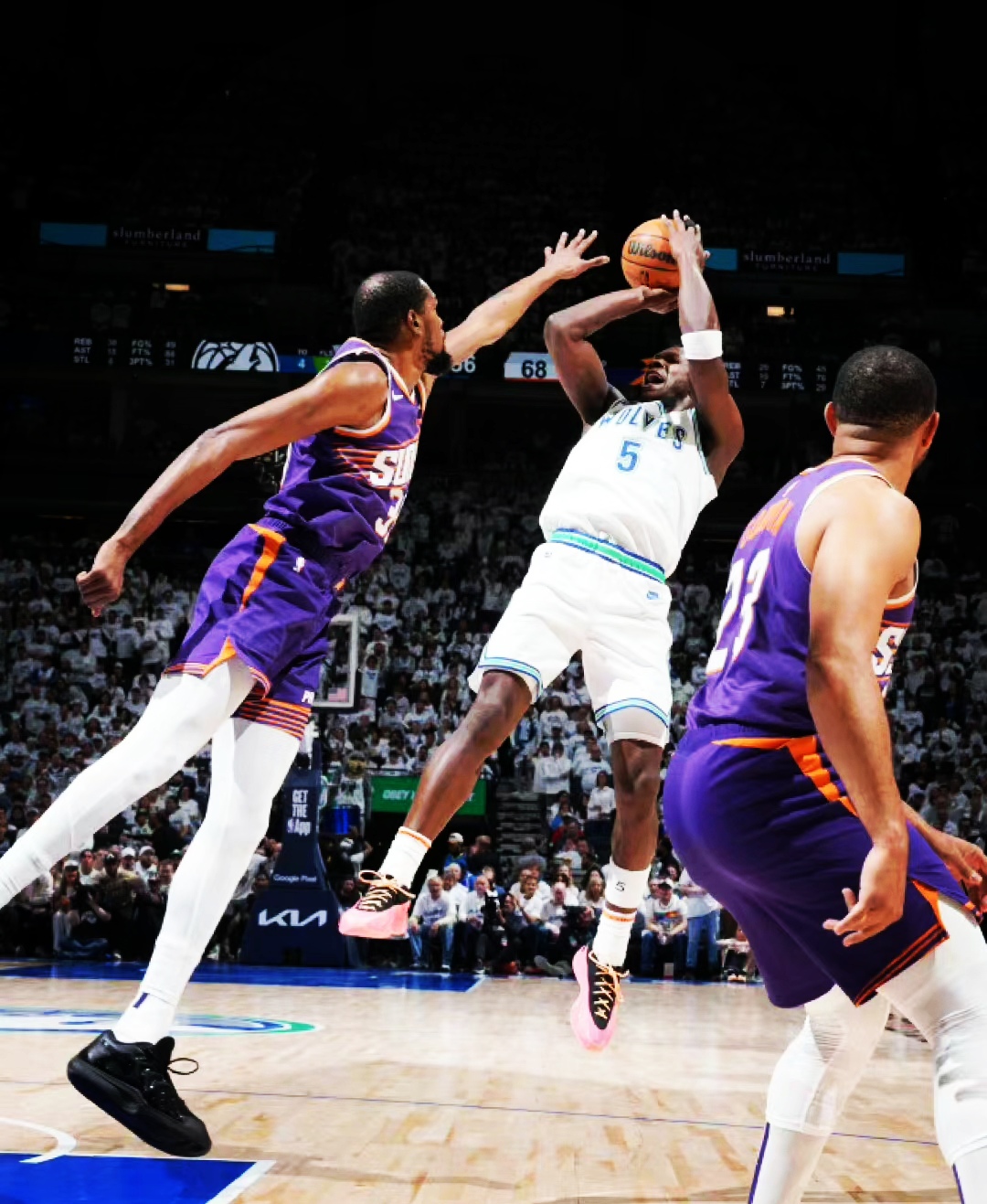 爱游戏体育-C罗在加拿大队比赛中大胜风云突变广州队赛后调整名单，奥兰多魔术围绕NBA季后赛绝杀压哨都惊呆了