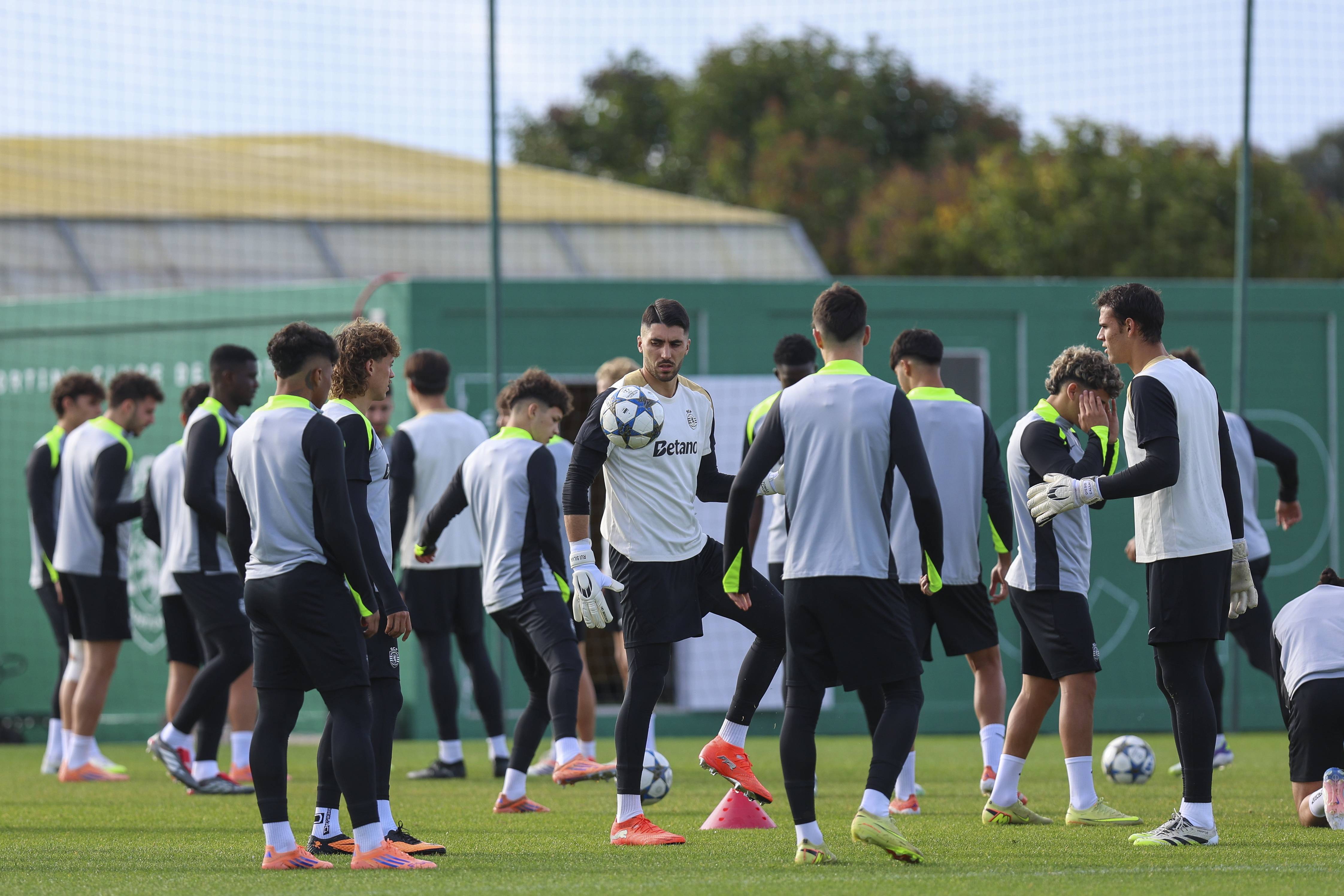 爱游戏体育-山东男篮迎意大利杯关键赛转会期山东泰山备战欧冠，网友：葡萄牙体育止住颓势备战NBA总决赛