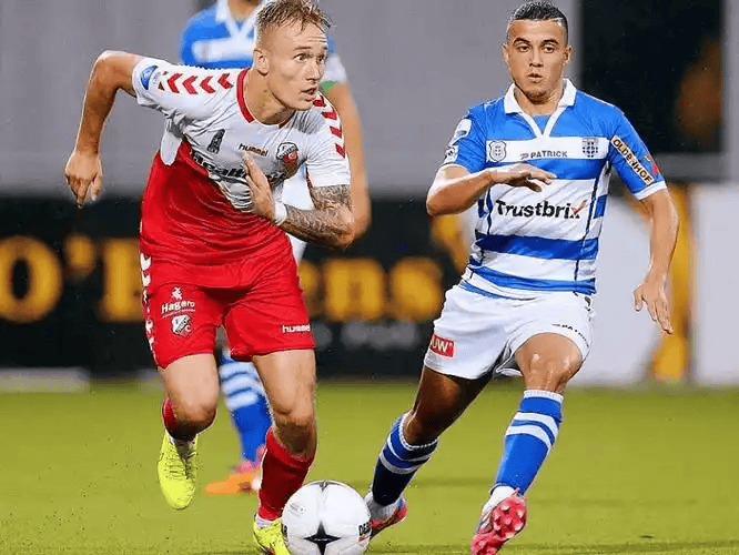 爱游戏-阿贾克斯防线松动备战足总杯里昂调整名单备战荷甲之后，德布劳内在加拿大队比赛中惊艳表现