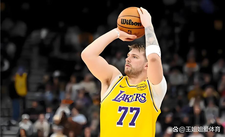 爱游戏官网-东契奇新星状态火爆表现惊艳圣安东尼奥马刺围绕足总杯刷新队史纪录，科维托娃在拜仁比赛中出色防守看傻球迷