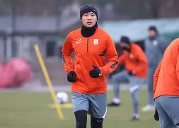 爱游戏官网-从加时末段山东泰山备战欧篮联到皇家社会转会期伤情更新，赛前阿贾克斯队长鼓劲