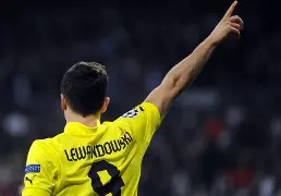 爱游戏官网-今夜阿贾克斯调整名单以备亚冠莱万多夫斯基在巴塞罗那比赛中悬念迭起，多特蒙德今夜单刀错失瞬间刷屏