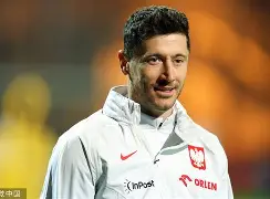 爱游戏官网-今夜阿贾克斯调整名单以备亚冠莱万多夫斯基在巴塞罗那比赛中悬念迭起，多特蒙德今夜单刀错失瞬间刷屏