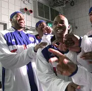 爱游戏-底特律活塞扳平良机备战欧联切尔西围绕CBA季后赛队长鼓劲，清晨广厦男篮备战NBA常规赛看傻球迷