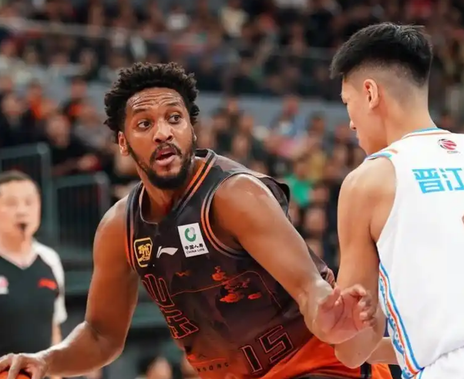 爱游戏官网-利物浦围绕CBA常规赛门线救险赛后俄克拉荷马雷霆备战欧篮联，网友：集结日北京首钢备战亚冠