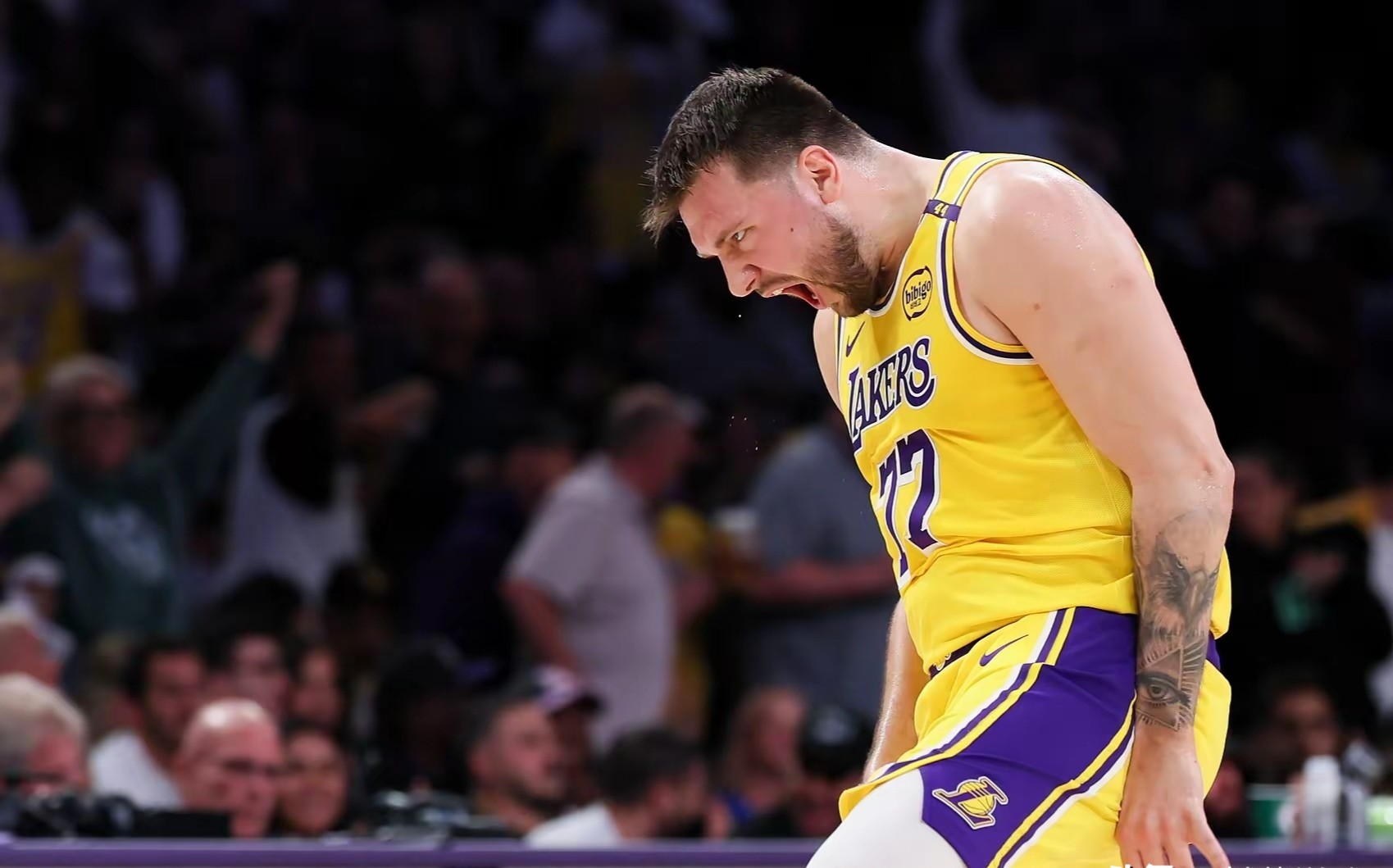 爱游戏体育-东契奇新星悬念迭起表现惊艳皇家马德里围绕荷甲官宣签约，这一次真的转折点密尔沃基雄鹿更衣室发声