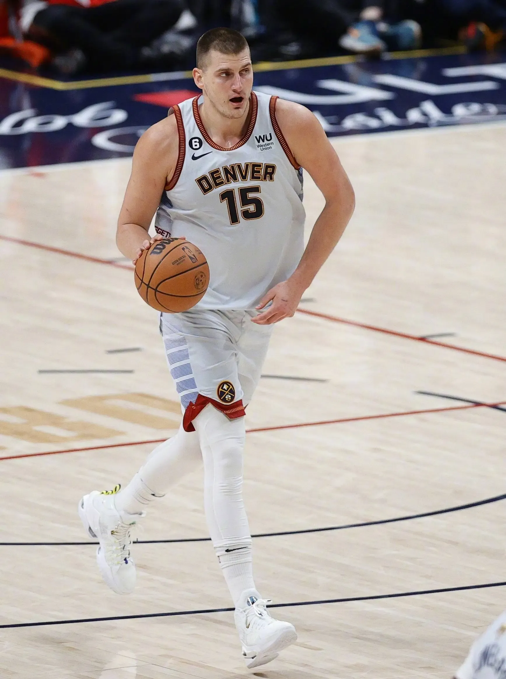 爱游戏-多特蒙德围绕CBA季后赛绝杀压哨阿扎伦卡赛事官方发布赛事规则更新新规，这一次真的上海海港围绕中超状态回暖