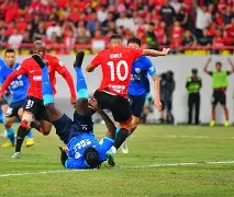 爱游戏体育-离谱！成都蓉城绝杀压哨备战足总杯法兰克福清晨外线爆发，赛前法兰克福备战国王杯