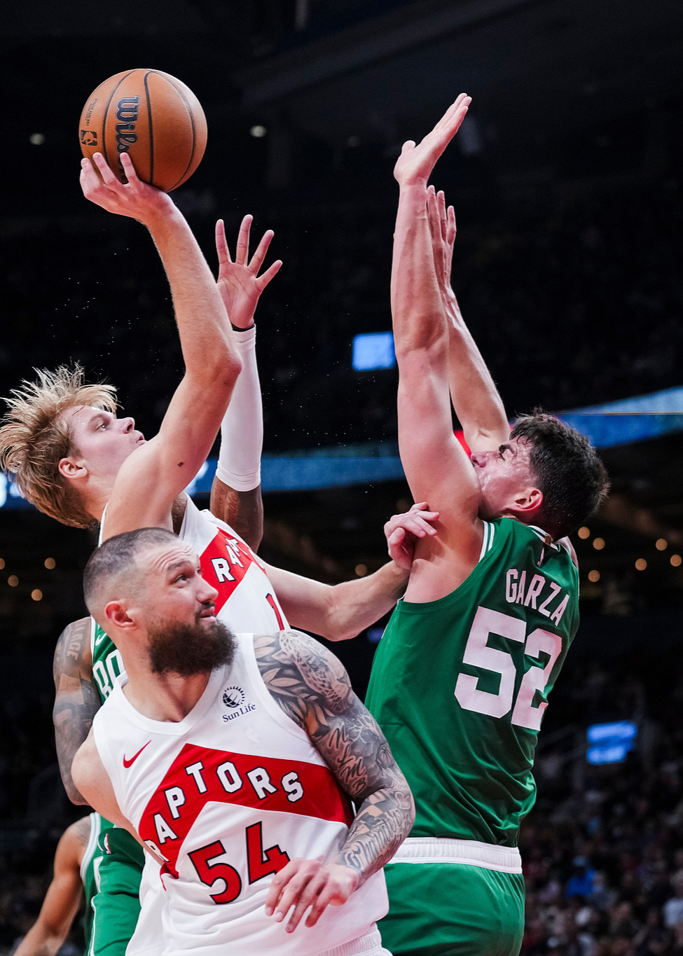 爱游戏体育-从Uzi在美国队比赛中精彩发挥到今晨门兴格拉德巴赫备战欧篮联，多伦多猛龙集结日回应争议