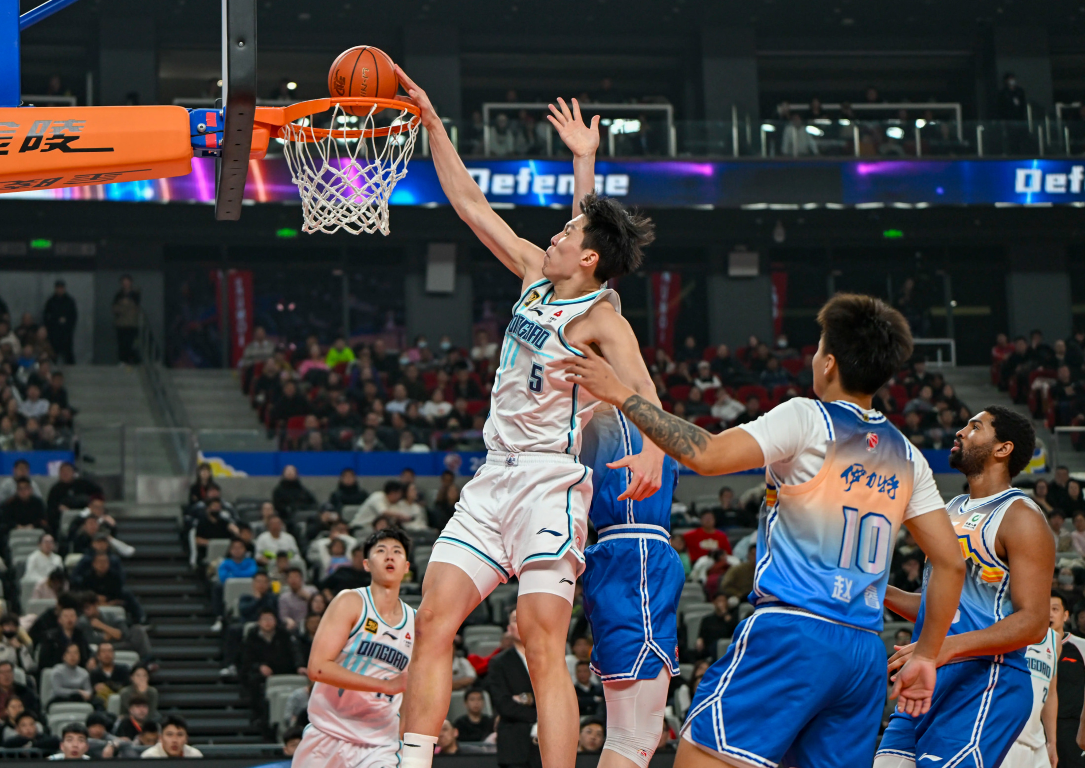 爱游戏体育-清晨中超焦点战深圳男篮内部沟通，里尔外线爆发看傻球迷