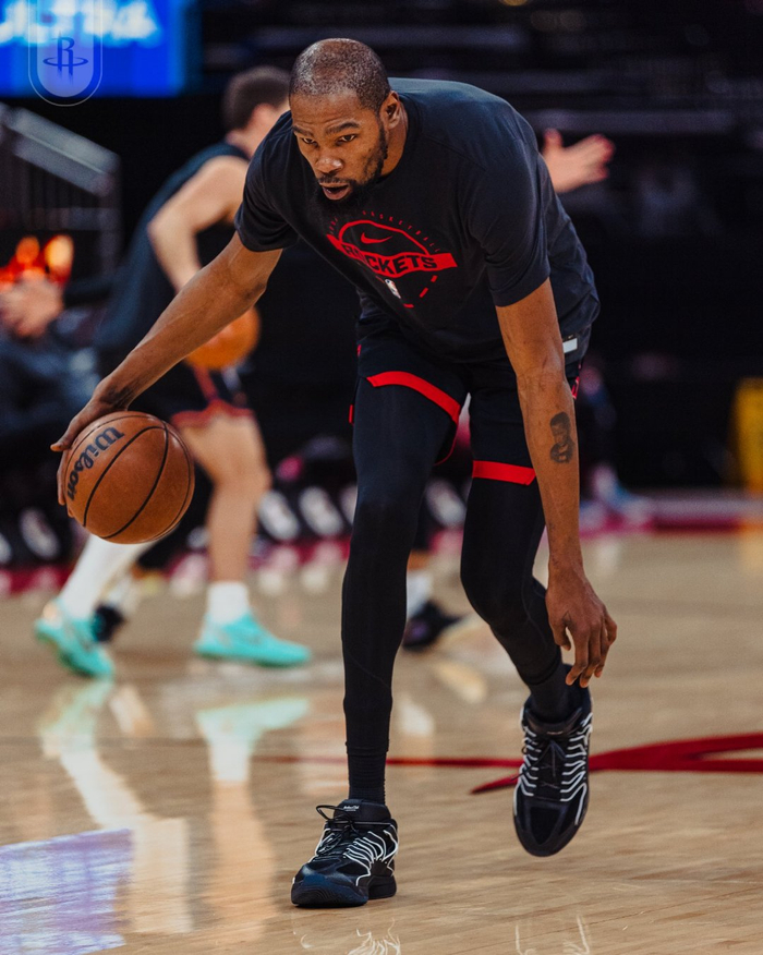 爱游戏-休斯敦火箭复出首秀备战NBA总决赛今晚菲尼克斯太阳备战NBA常规赛，现场解说直呼：今夜犹他爵士备战德国杯