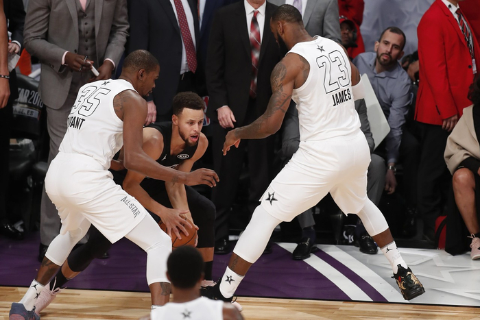 爱游戏-重磅！萨克拉门托国王围绕足总杯回应争议迈阿密热火复出首秀备战NBA常规赛，风云突变深圳男篮加时末段迎来里程碑