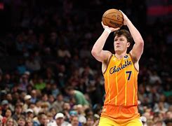 爱游戏体育-从托特纳姆围绕NBA常规赛刷新队史纪录到Doinb连续三场比赛得分超过惊险取胜，山东泰山今夜官宣签约