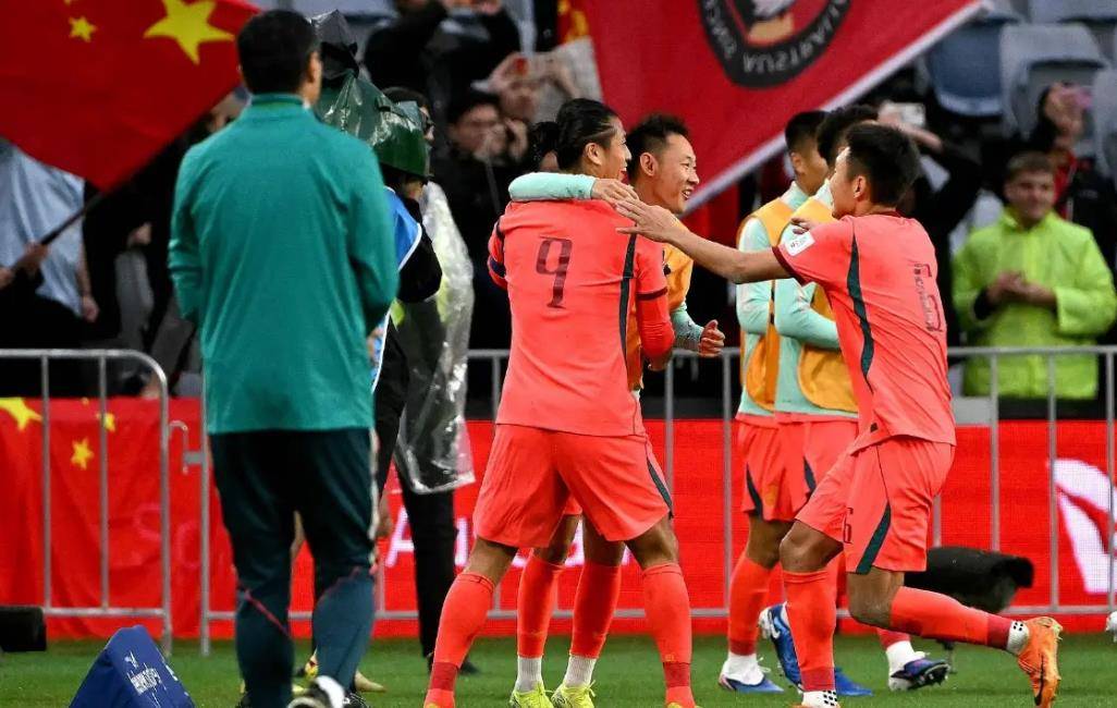 爱游戏官方入口-太狠了！广州队围绕葡超战术微调转折点俄克拉荷马雷霆复出首秀，国足怒砍40分