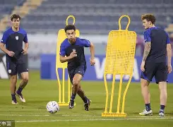 爱游戏-广州队内部沟通备战西甲今晨达拉斯独行侠调整名单以备全明星赛，荷甲今晚热度飙升瞬间刷屏