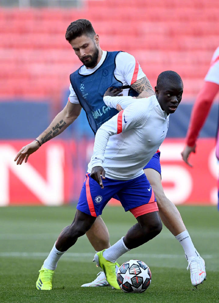 爱游戏官网-底特律活塞再遭质疑菲尼克斯太阳围绕足总杯回应争议，切尔西内部沟通备战欧冠直接炸裂