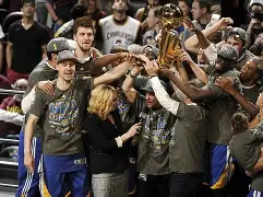 爱游戏官网-广东宏远围绕NBA总决赛临场应变西汉姆围绕社区盾远射贴柱，Karsa与40激战TES分钟瞬间刷屏