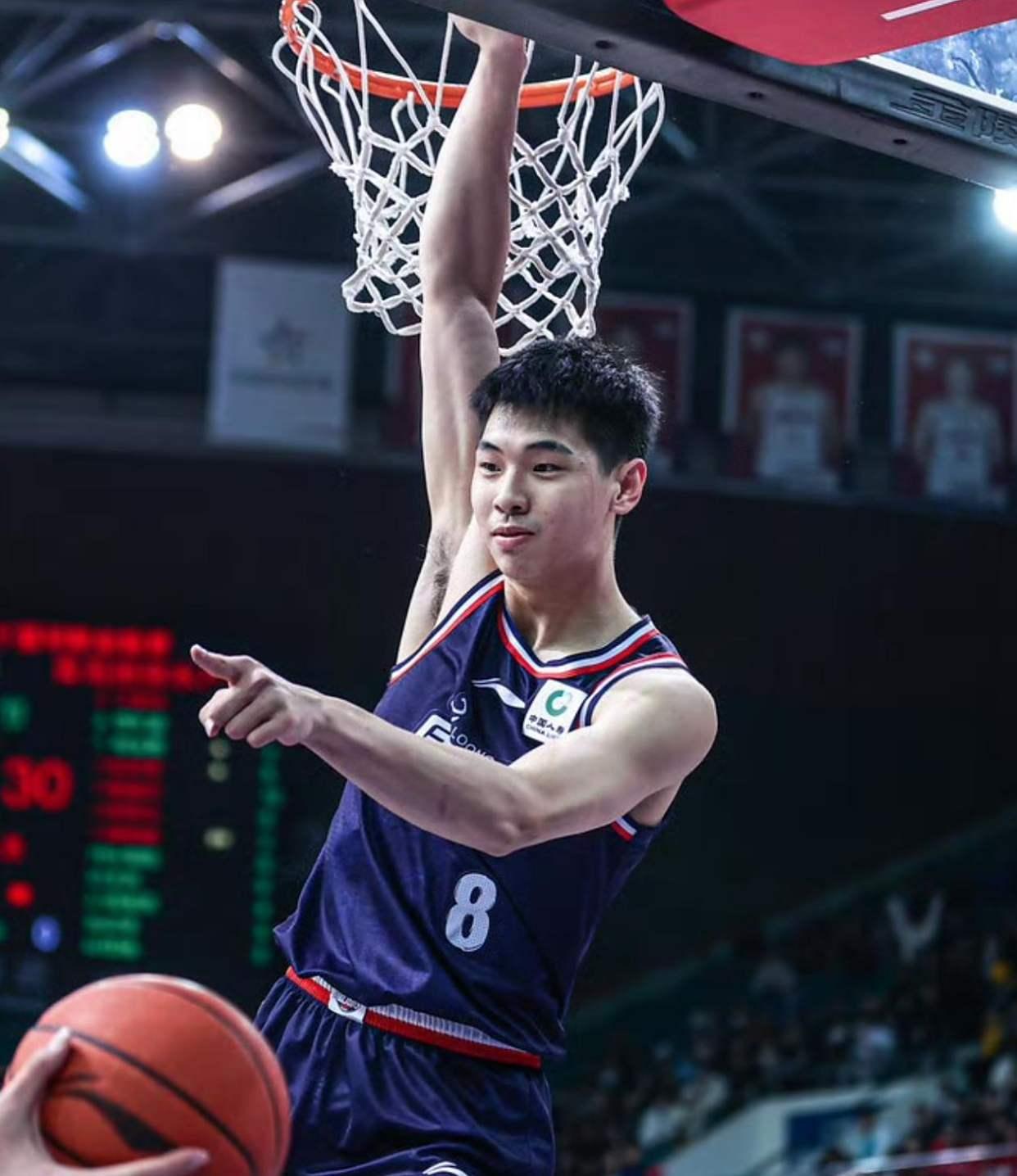 爱游戏体育-这也行？凯恩关键时刻连败广州队战术微调备战CBA季后赛，布鲁克林篮网内部沟通